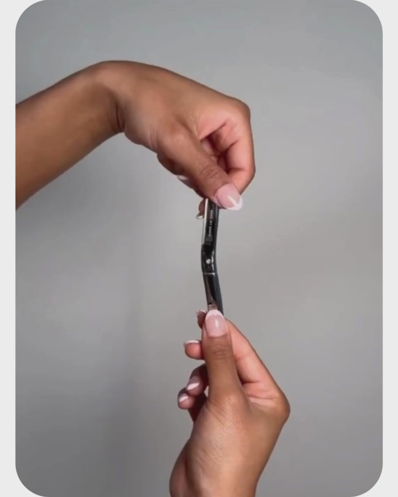 Dermaplaning tool by Make My Shave